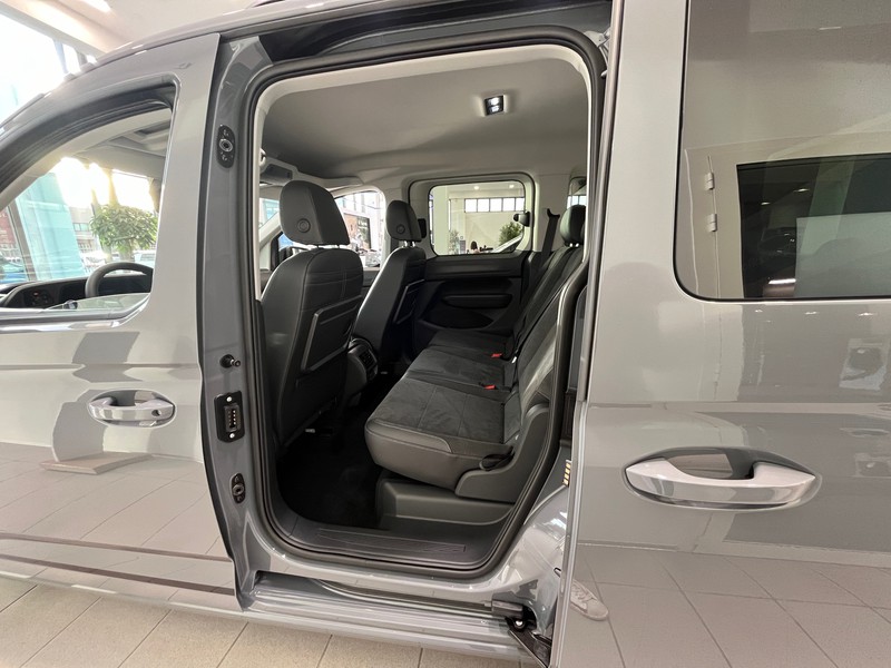 13 - Volkswagen VIC Caddy 1.5 phev 150cv life dsg