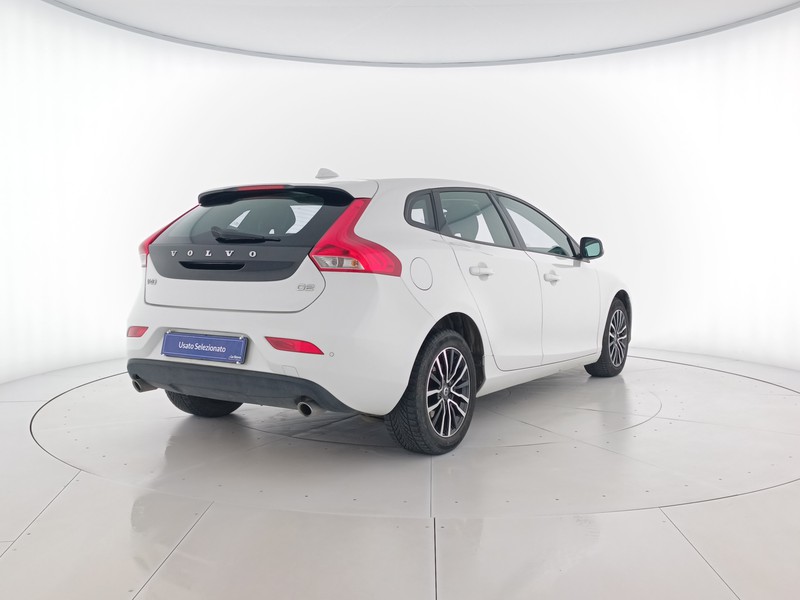 4 - Volvo V40 2.0 d2 business plus my19