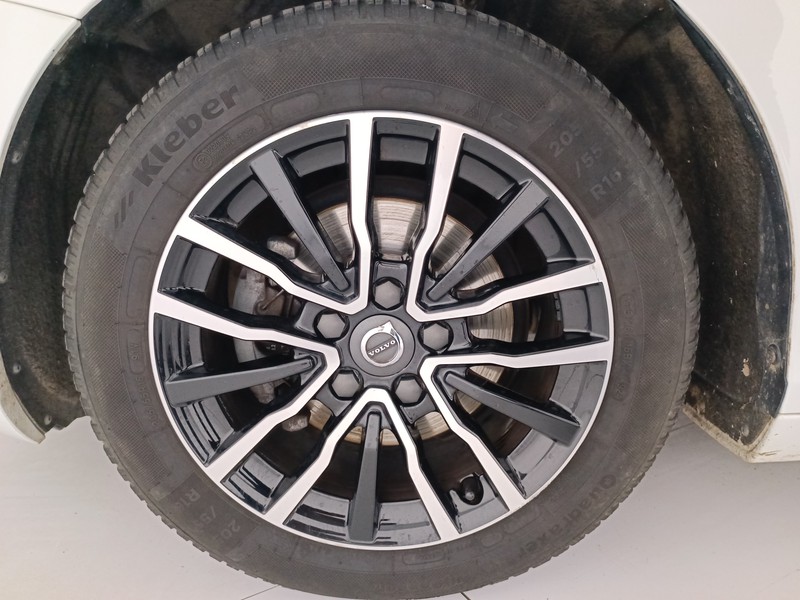 8 - Volvo V40 2.0 d2 business plus my19