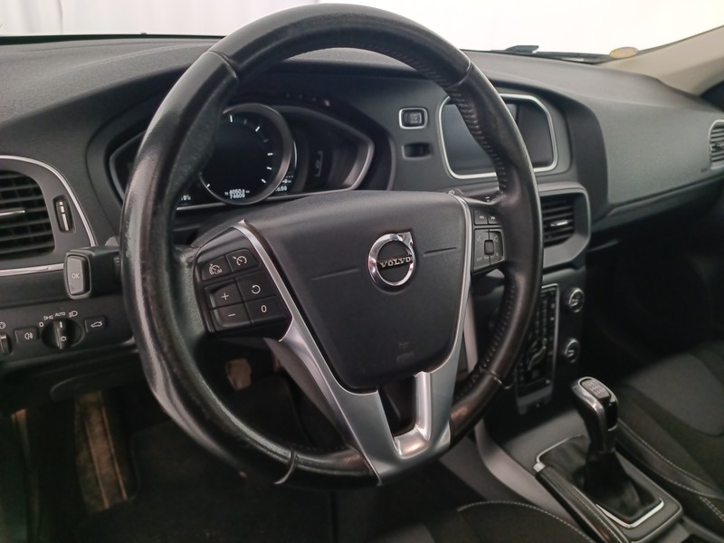 13 - Volvo V40 2.0 d2 business plus my19