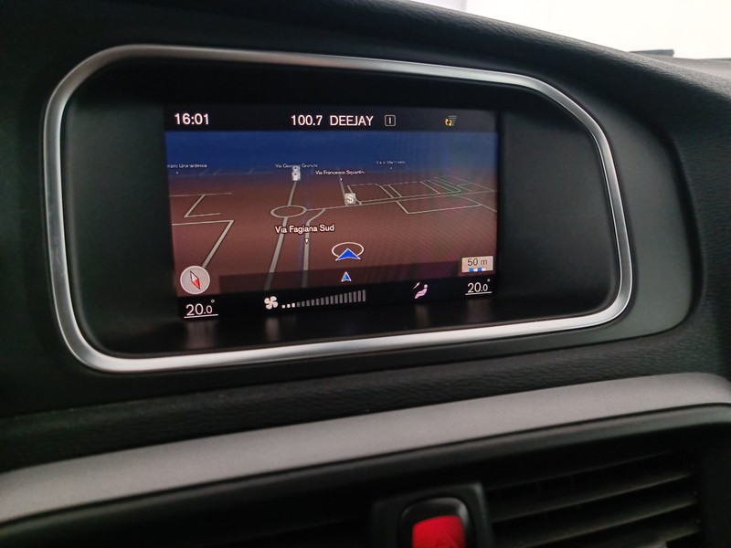 15 - Volvo V40 2.0 d2 business plus my19