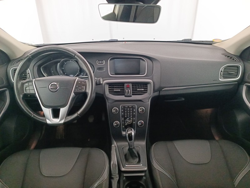 12 - Volvo V40 2.0 d2 business plus my19