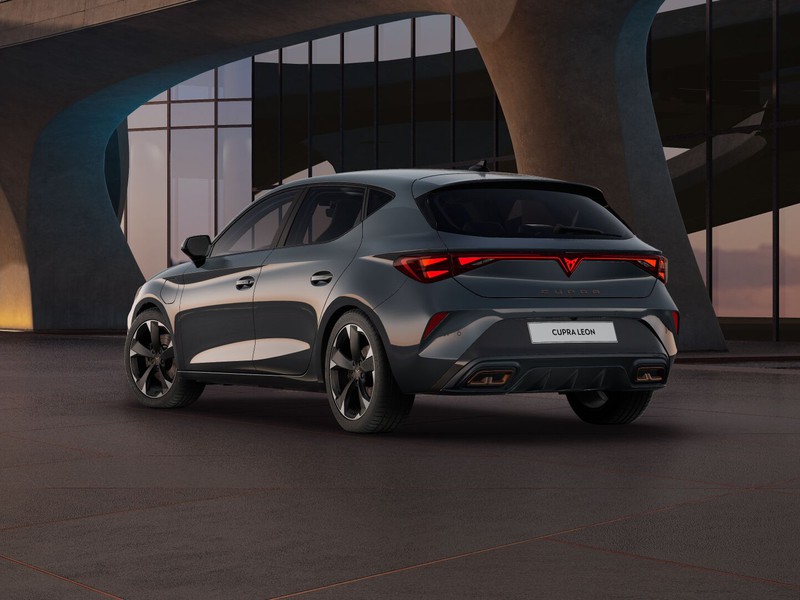 2 - Cupra Leon 1.5 hybrid 150cv dsg