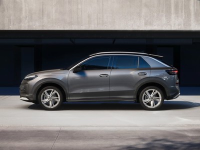 2 - Volkswagen T-Roc eschini auto