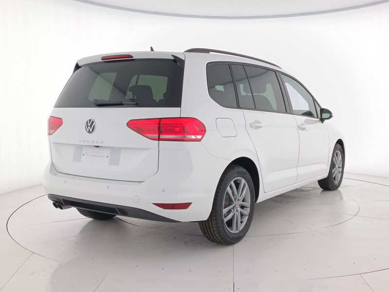 4 - Volkswagen Touran 2.0 tdi business dsg