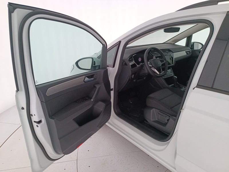 18 - Volkswagen Touran 2.0 tdi business dsg