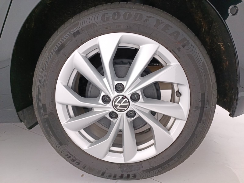 8 - Volkswagen Polo 1.0 tsi style 95cv