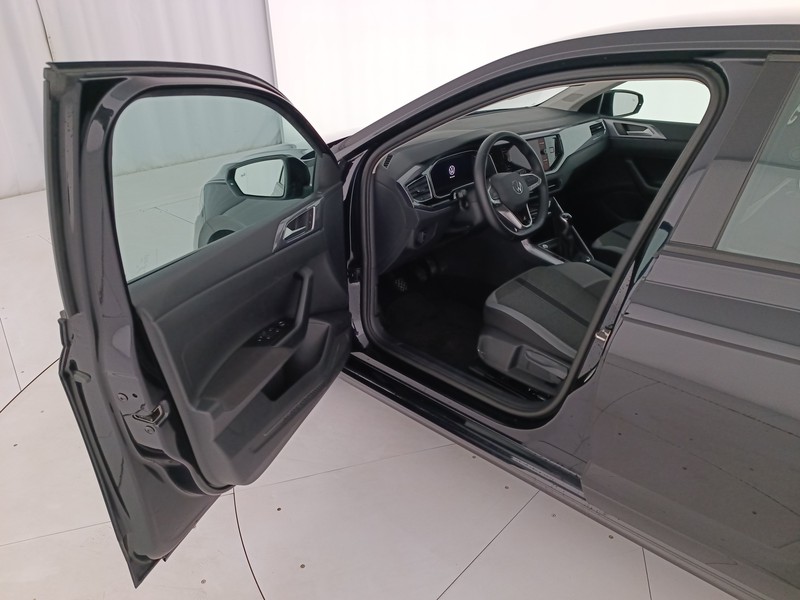 17 - Volkswagen Polo 1.0 tsi style 95cv