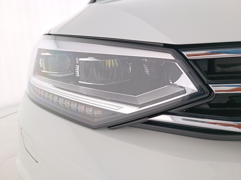 8 - Volkswagen Touran 2.0 tdi business dsg