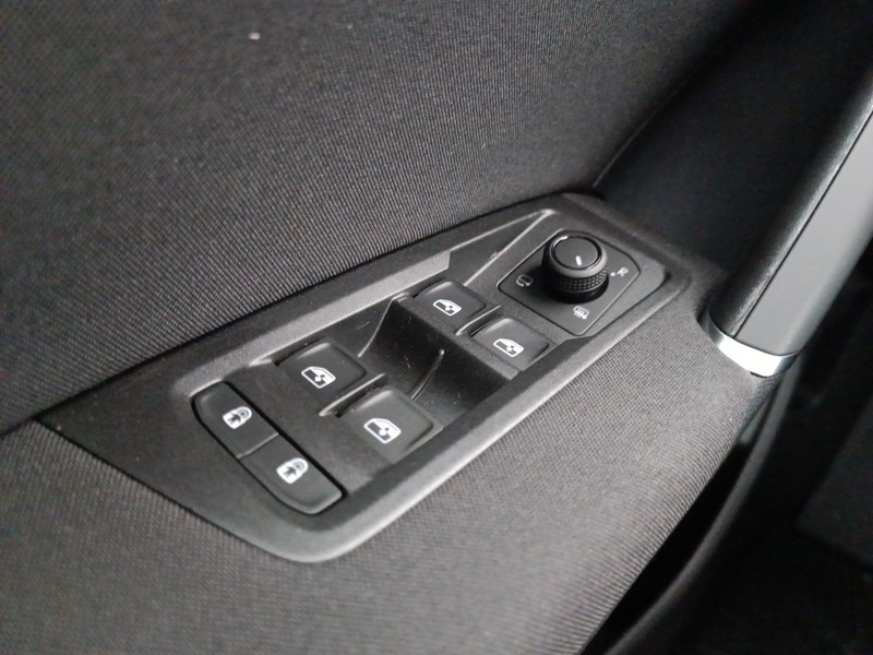 22 - Volkswagen Touran 2.0 tdi business dsg