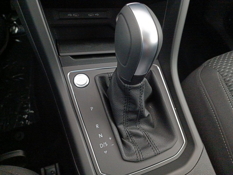 23 - Volkswagen Touran 2.0 tdi business dsg