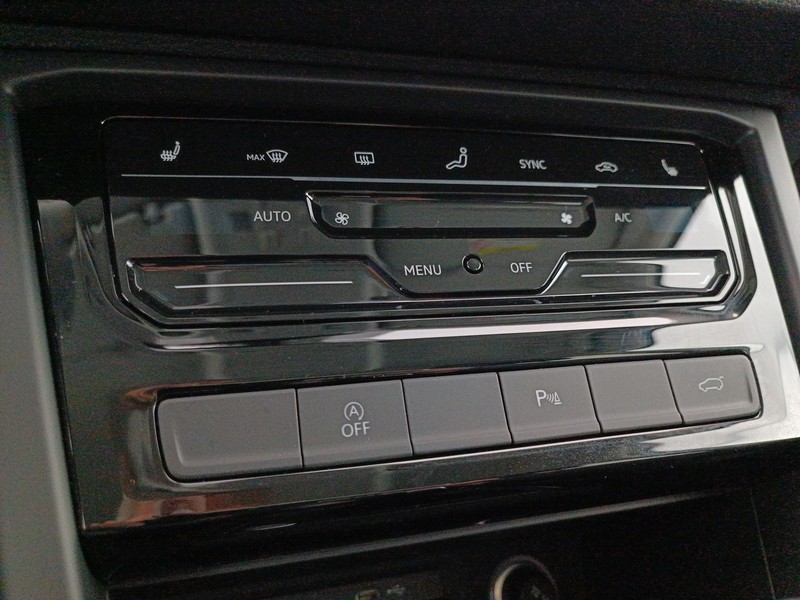 24 - Volkswagen Touran 2.0 tdi business dsg