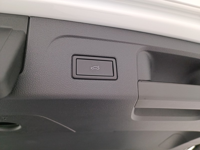 30 - Volkswagen Touran 2.0 tdi business dsg