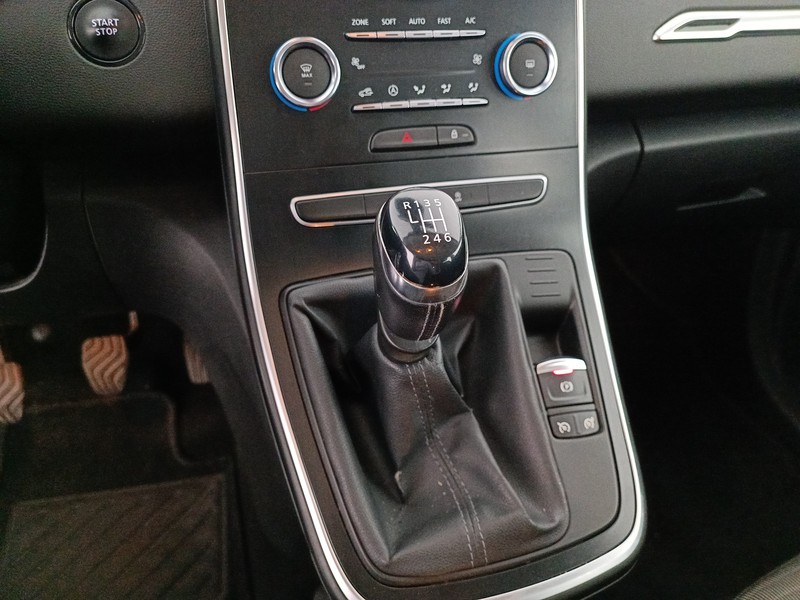 17 - Renault Grand Scénic grand 1.7 blue dci business 150cv