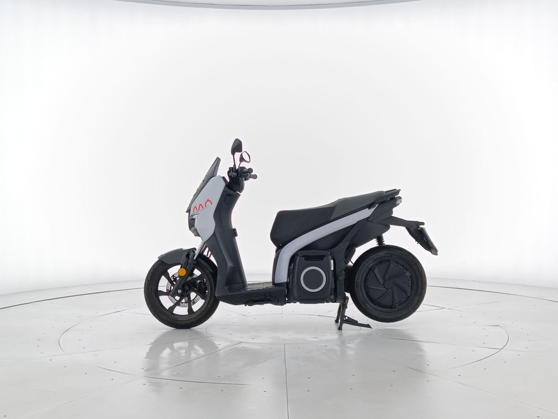 3 - Seat MO eScooter 125 Bianco