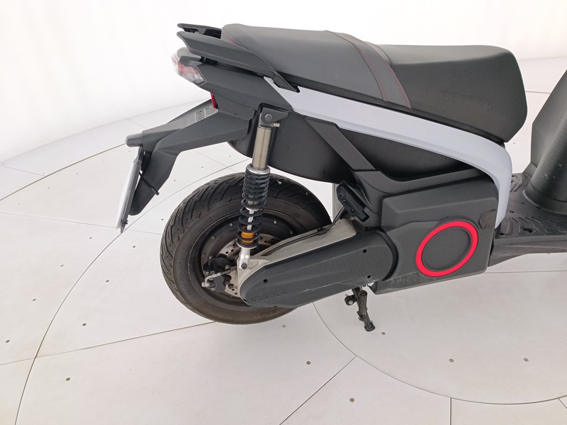 9 - Seat MO eScooter 125 Bianco