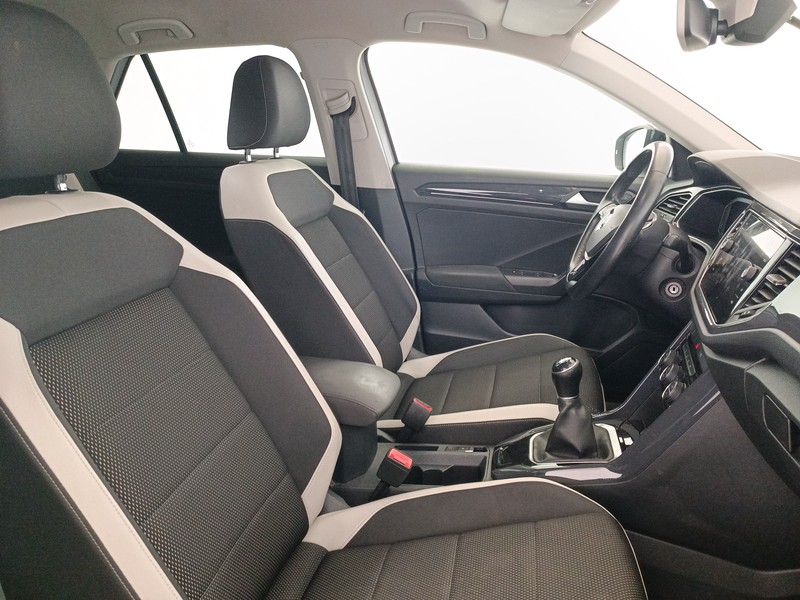 10 - Volkswagen T-Roc 1.6 tdi advanced