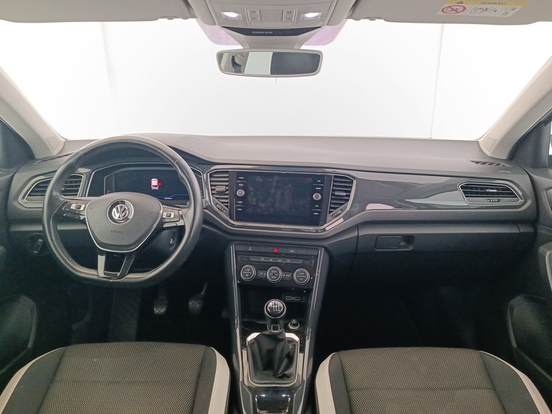11 - Volkswagen T-Roc 1.6 tdi advanced