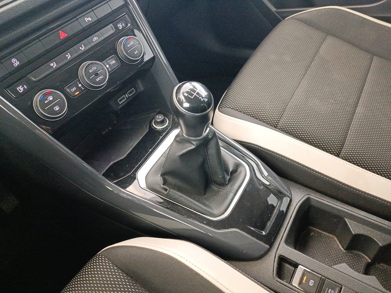 16 - Volkswagen T-Roc 1.6 tdi advanced