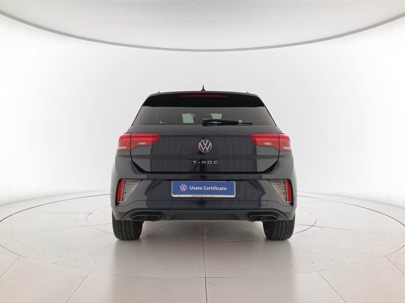 5 - Volkswagen T-Roc 1.0 tsi r-line 110cv
