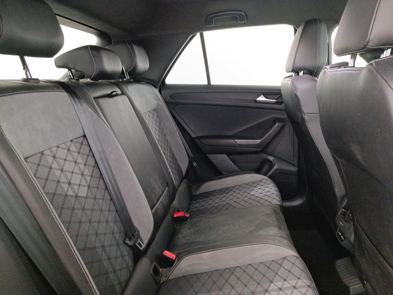 9 - Volkswagen T-Roc 1.0 tsi r-line 110cv