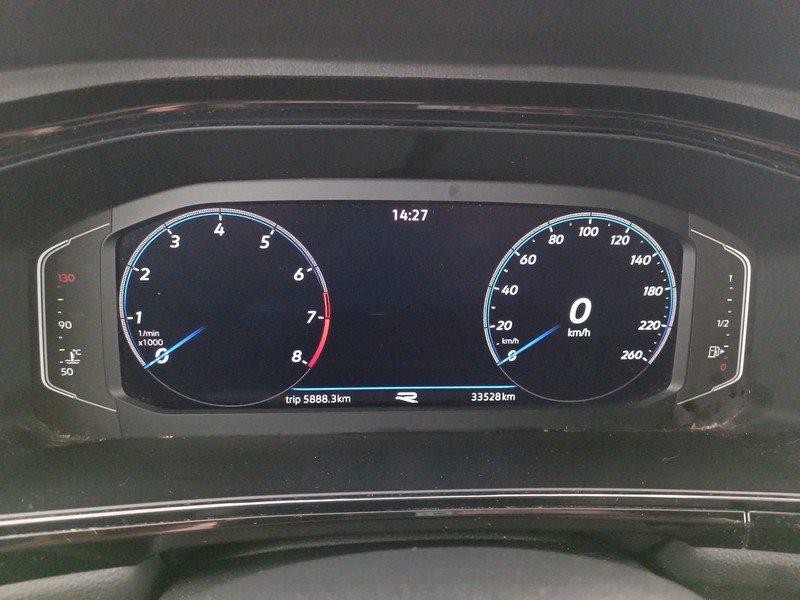13 - Volkswagen T-Roc 1.0 tsi r-line 110cv