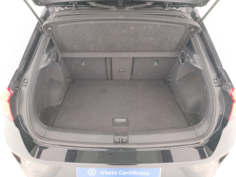 21 - Volkswagen T-Roc 1.0 tsi r-line 110cv