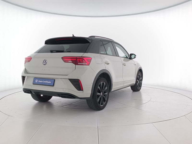 4 - Volkswagen T-Roc 1.0 tsi r-line 110cv