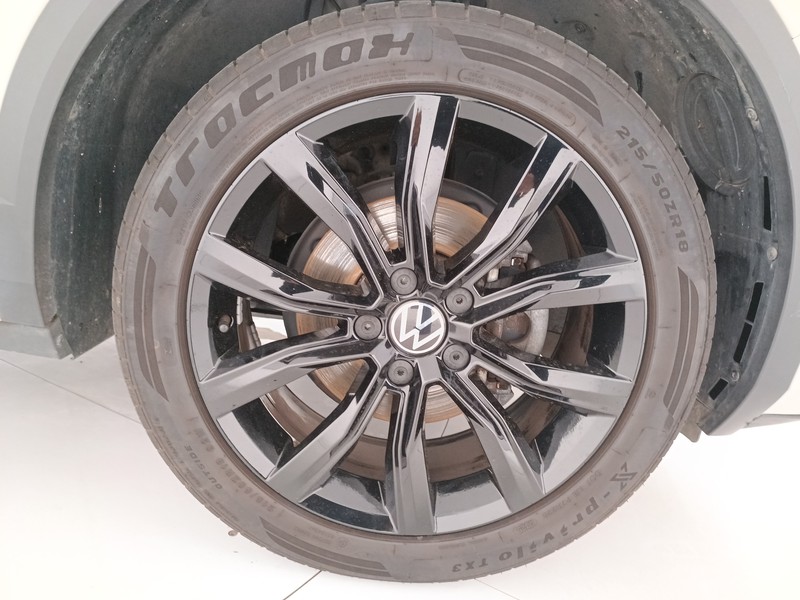 8 - Volkswagen T-Roc 1.0 tsi r-line 110cv