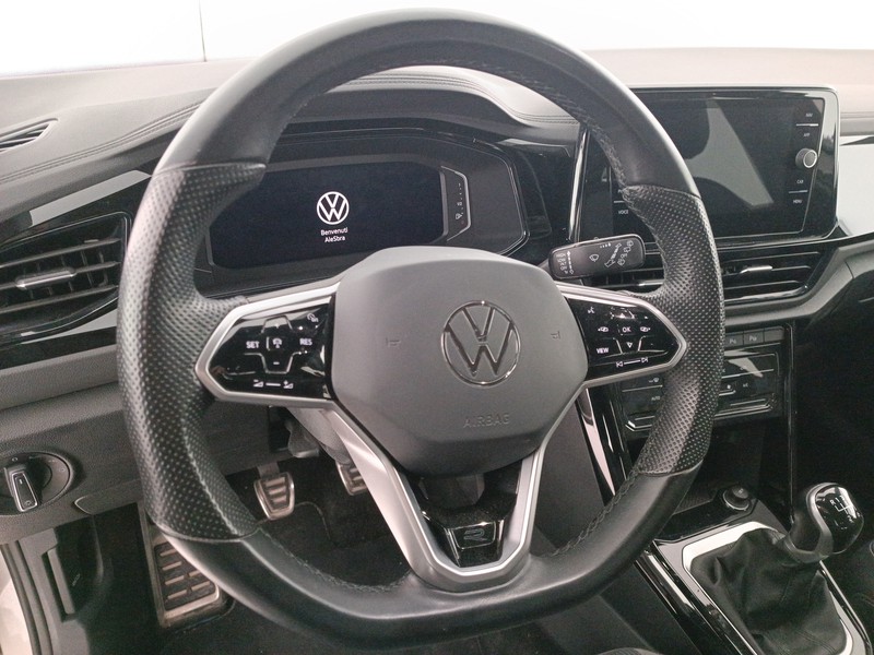 12 - Volkswagen T-Roc 1.0 tsi r-line 110cv
