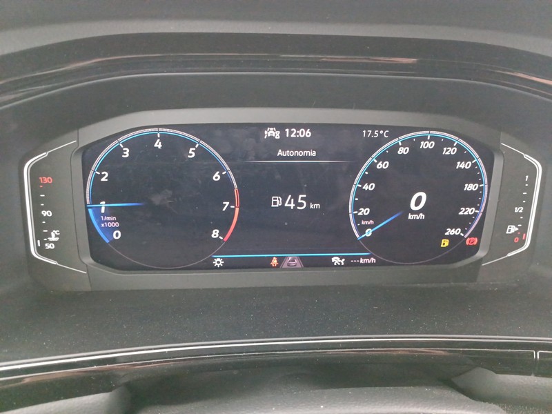 13 - Volkswagen T-Roc 1.0 tsi r-line 110cv