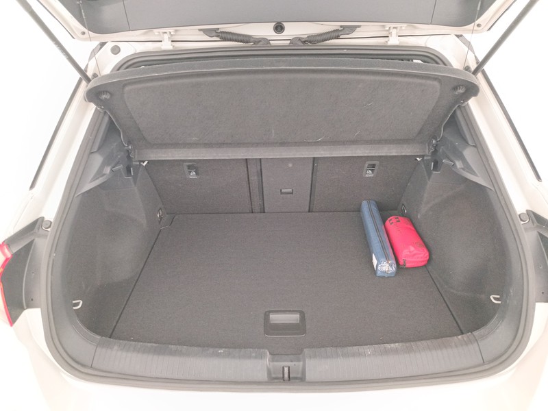 21 - Volkswagen T-Roc 1.0 tsi r-line 110cv