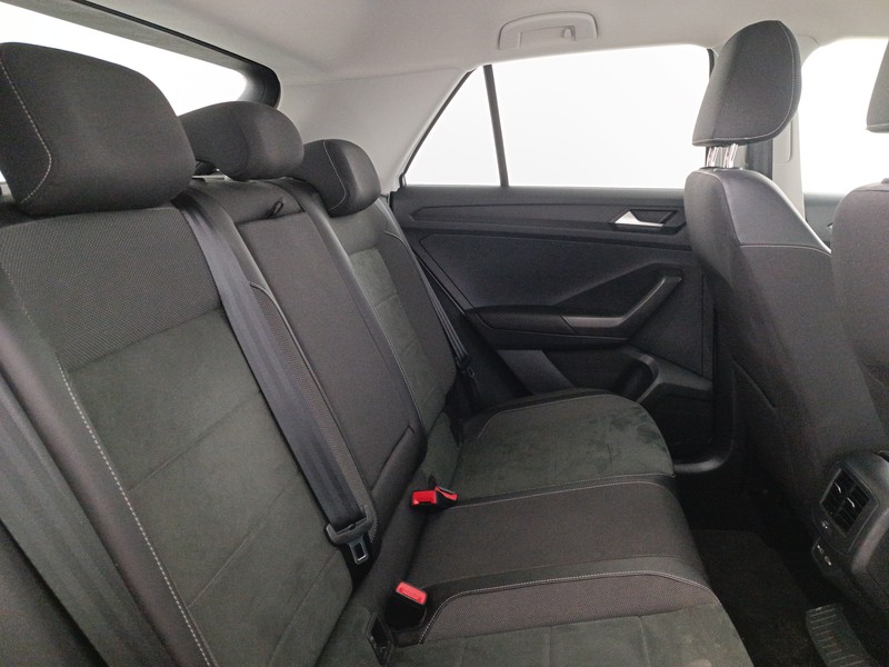 9 - Volkswagen T-Roc 1.0 tsi style 110cv