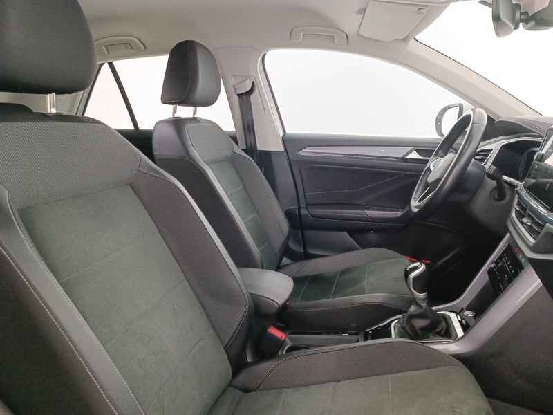 10 - Volkswagen T-Roc 1.0 tsi style 110cv