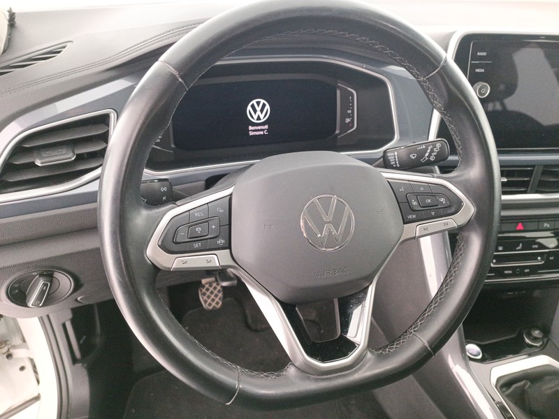 12 - Volkswagen T-Roc 1.0 tsi style 110cv