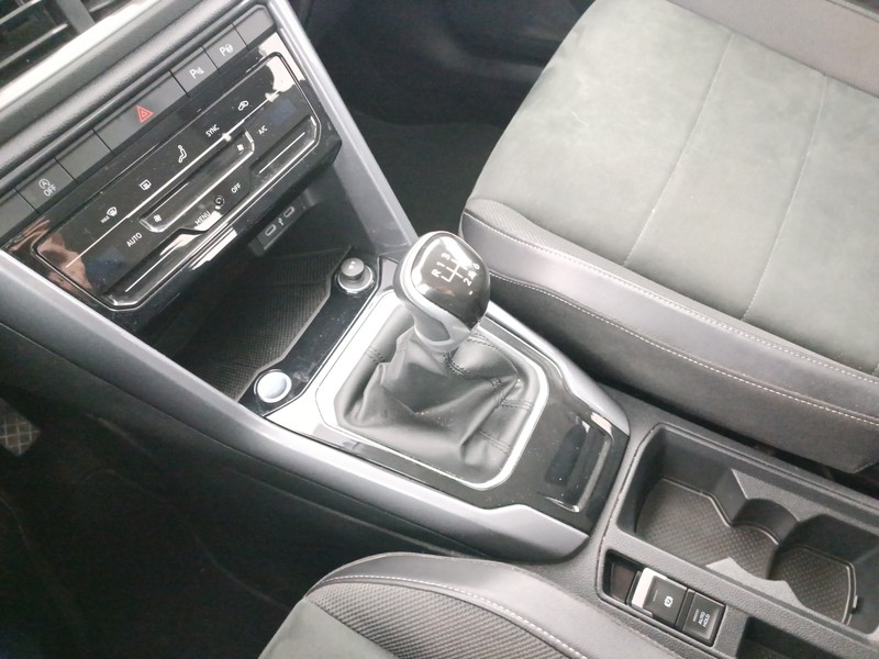 16 - Volkswagen T-Roc 1.0 tsi style 110cv