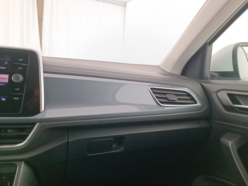 17 - Volkswagen T-Roc 1.0 tsi style 110cv