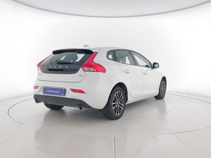 25 - Volvo V40 2.0 d2 business plus my19
