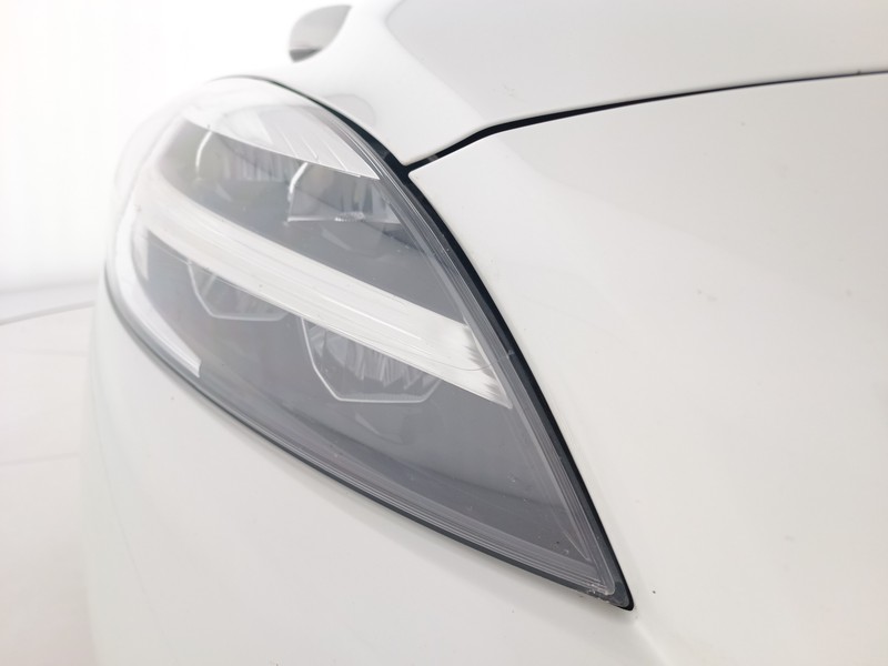 28 - Volvo V40 2.0 d2 business plus my19