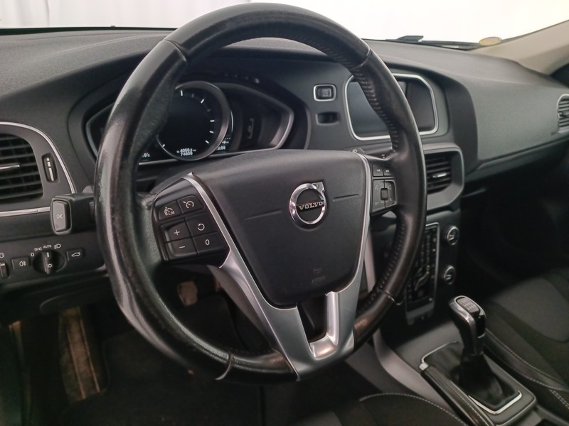 33 - Volvo V40 2.0 d2 business plus my19