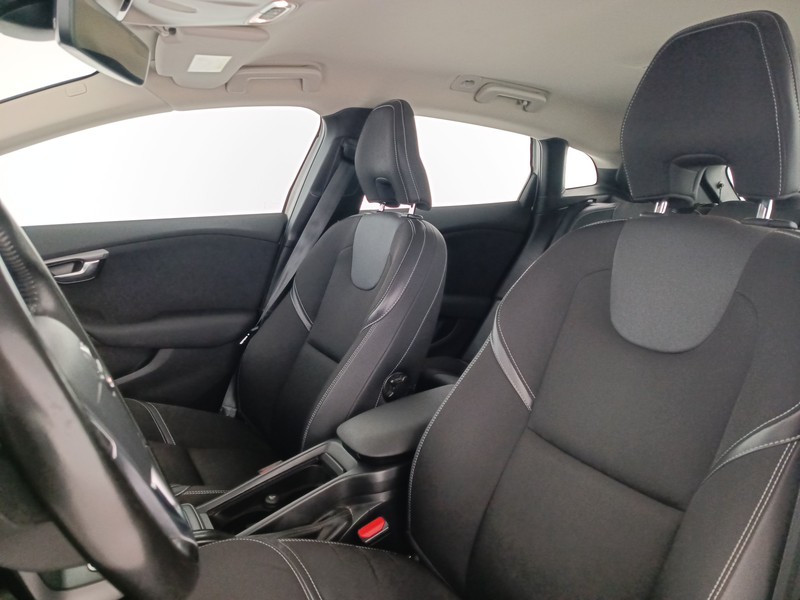 36 - Volvo V40 2.0 d2 business plus my19