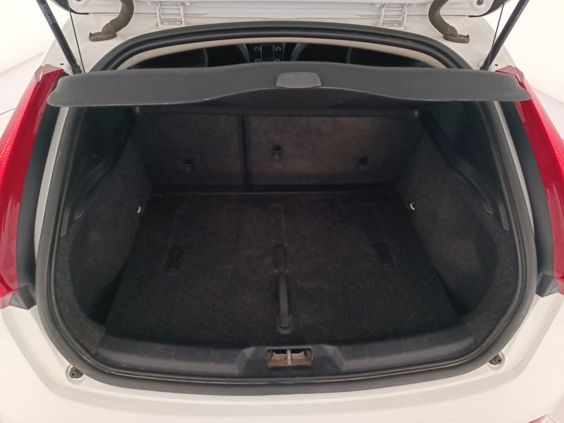 42 - Volvo V40 2.0 d2 business plus my19