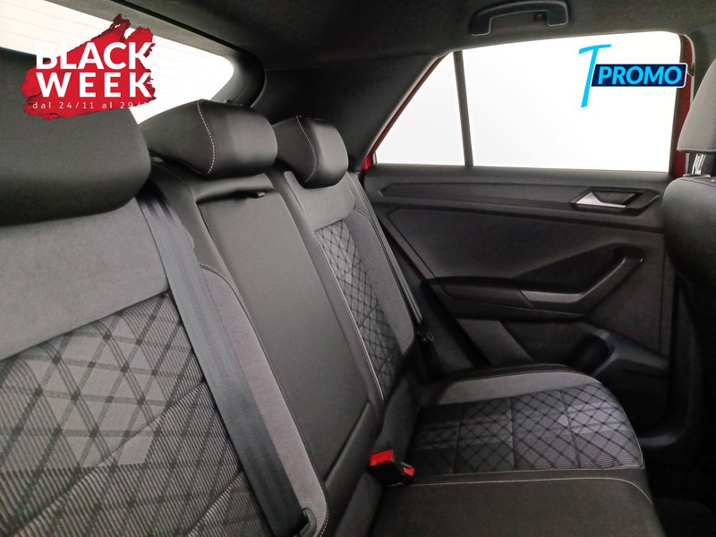 10 - Volkswagen T-Roc 1.0 tsi style 110cv