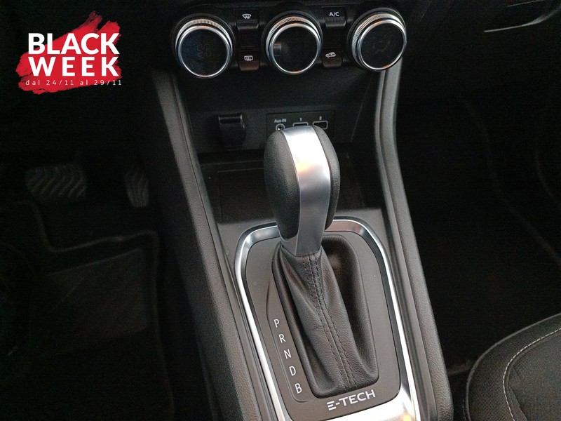 16 - Renault Captur 1.6 e-tech hybrid zen 145cv auto