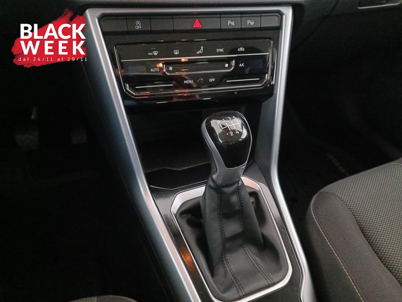 16 - Volkswagen T-Roc 1.0 tsi life 110cv