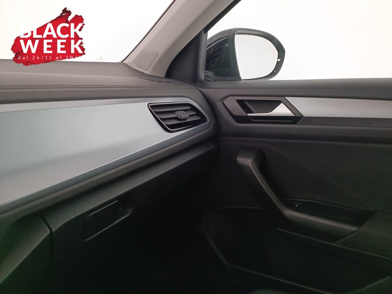 17 - Volkswagen T-Roc 1.0 tsi life 110cv