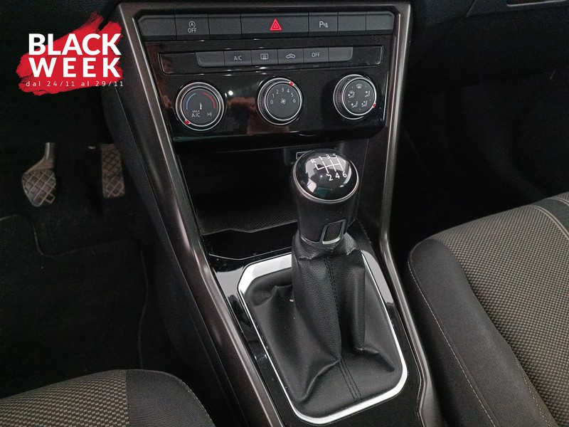 16 - Volkswagen T-Roc 1.0 tsi style 115cv