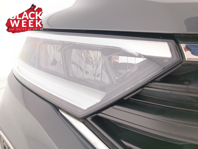 7 - Volkswagen T-Roc 1.0 tsi life 110cv