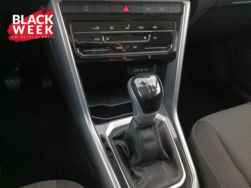 16 - Volkswagen T-Roc 1.0 tsi life 110cv