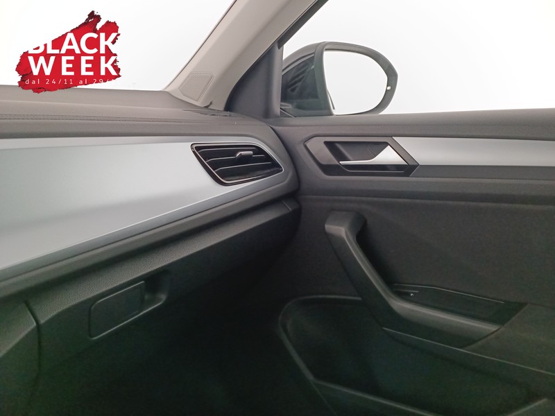 17 - Volkswagen T-Roc 1.0 tsi life 110cv